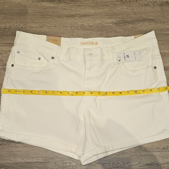 Levi's White Jean Shorts Mid-Length Distressed Hem - Picture 5 of 9